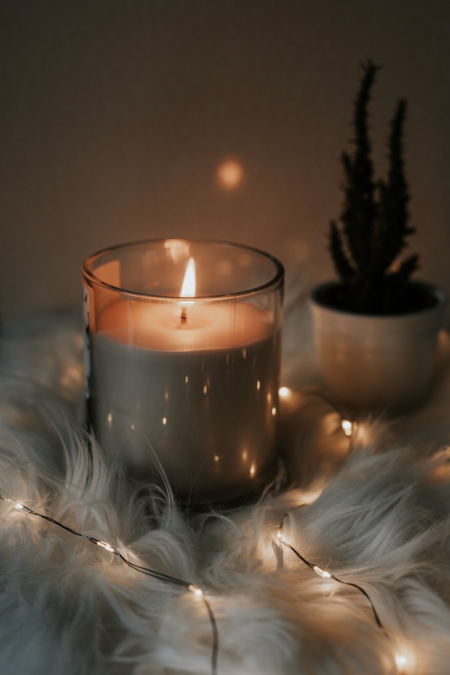 Amber and cedar soy candle